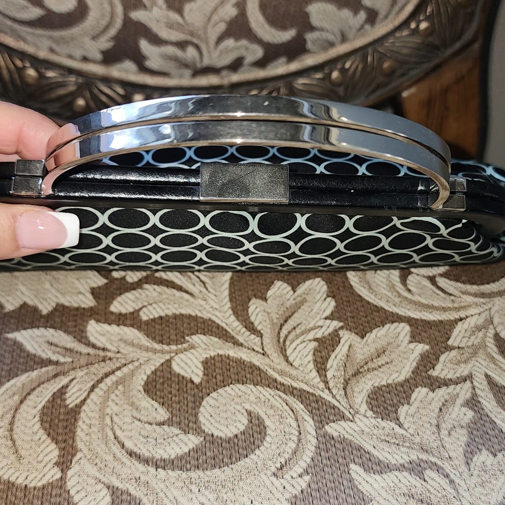 Purses - Picture 4 of 7